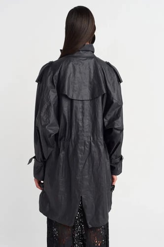 جاكيت نسائي كبير الحجم - أسود - قماش تقني مكشكش -...