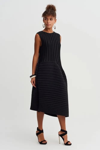 فستان نسائي غير متماثل بدون أكمام بتصميم مطوي - ست...