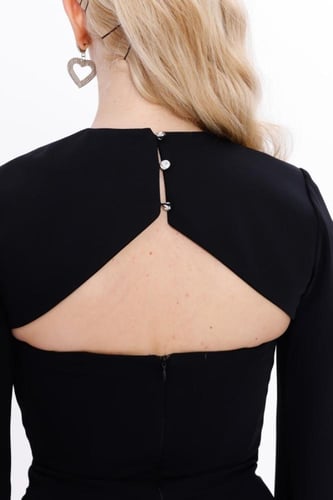 فستان سهرة كريب - إطلالة مزخرفة بتصميم بوليرو للمن...