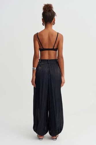 بنطال فضفاض بنقشة مجعدة - أسود - راحة وأناقة انسيا...