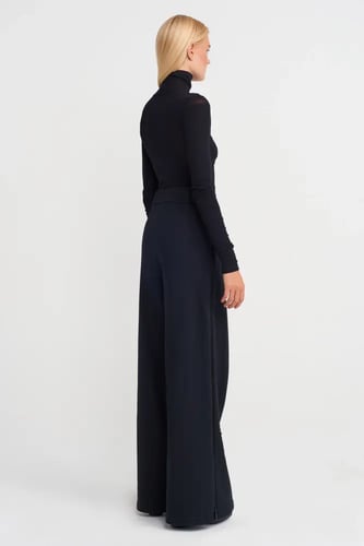 بنطال نسائي واسع الساقين بتفاصيل منقوشة - تصميم عص...