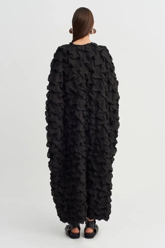 فستان طويل بياقة V - أسود - إطلالة أنثوية انسيابية...