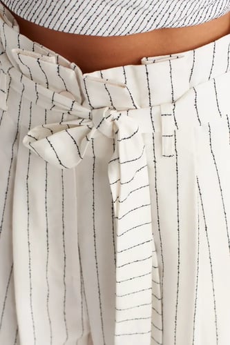 بنطال واسع الساقين مخطط - أبيض كريمي - إطلالة أنيق...