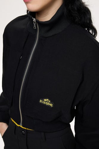 ارتقي بإطلالتك اليومية مع جاكيت بومبر قصير أسود بغ...