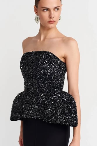 فستان أسود لامع بدون حمالات - تصميم واسع وأنيق - ق...