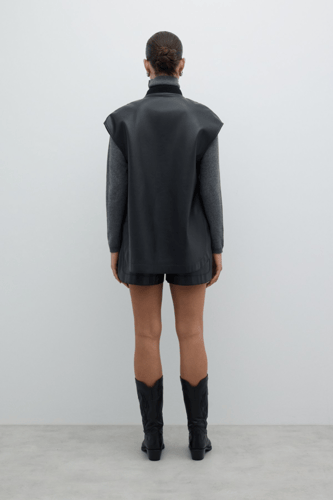 سترة تروك نسائية – أسود – عملية بسحاب أمامي وتفاصي...