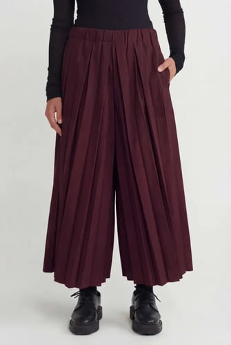 بنطال أسود بكسرات -نبيتي - أناقة وراحة - قطعة واحد...