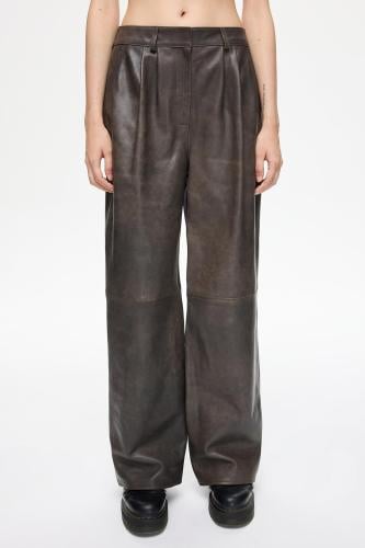 بنطال جلدي - أسود - بسحاب وجيوب جانبية - Les Benja...