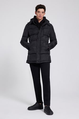 جاكيت أسود بقصة كبيره من D'S Damat