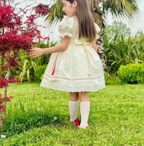 فستان إسباني بناتي