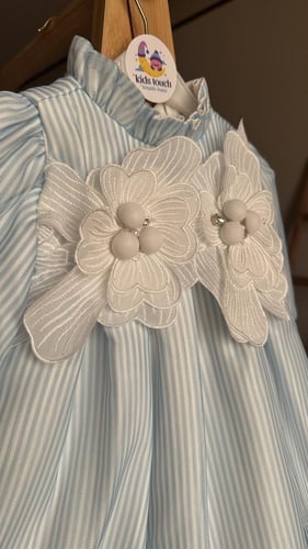 الفستان ازرق ورد