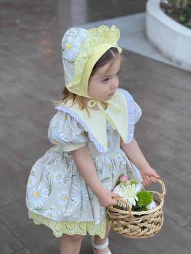 فستان وردة اقحوان + مشبك شعر او قبعة