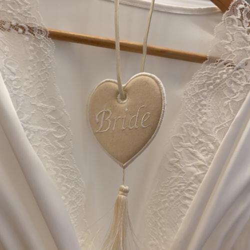 تعليقة العروس المطرّزة | Bridal Charm