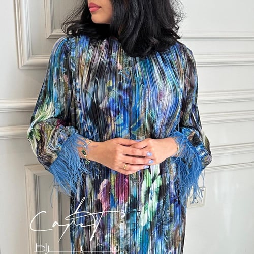 Chic Feathered Plisse