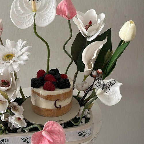 كيكة جاناش التوت– تبسي ورد صناعي