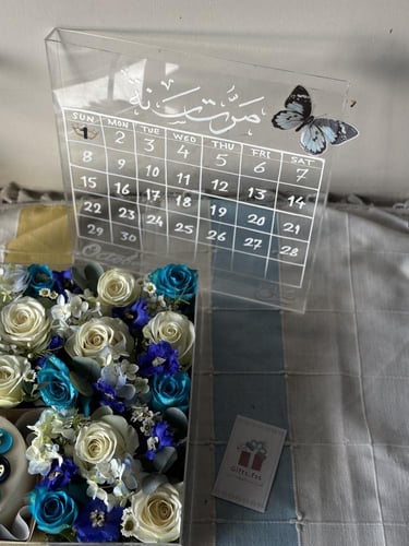 كيكة لنش بوكس بتصميم تقويم || بكس ورد ابيض , سماوي