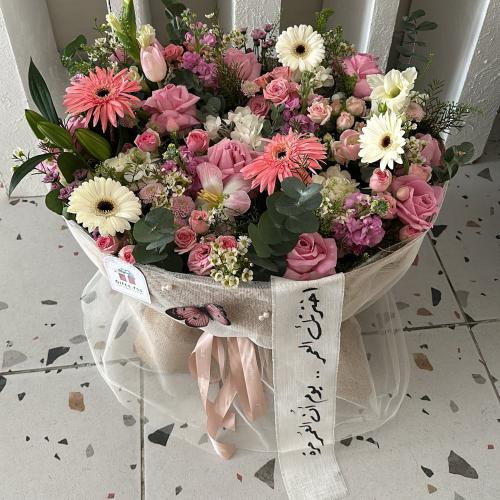 باقة زهور فاخرة بتغليف راقٍ