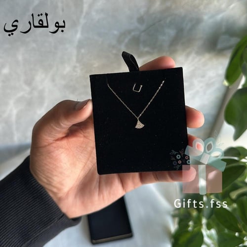 بوكيه ورد فاخر مع سلسال ذهب عيار 18 – هدية تجمع ال...