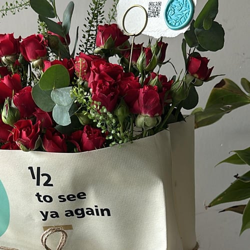 قهوة من هاف مليون مع شوكولاتة براونيز - وباقة ورد...