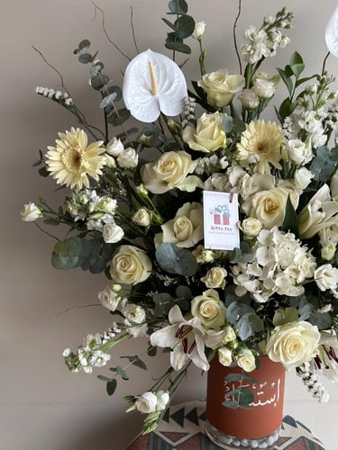 فازة ورد بيضاء فاخرة || تصميم أنيق ولمسة طبيعية مم...