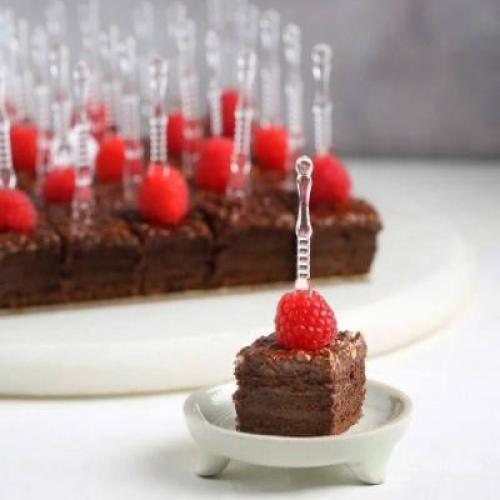 مكعبات الشوكولاتة المقرمشة بالتوت - Ganache Cake