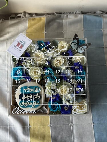 كيكة لنش بوكس بتصميم تقويم || بكس ورد ابيض , سماوي