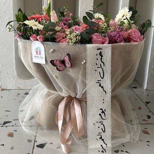 باقة زهور فاخرة بتغليف راقٍ