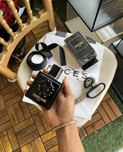 عطر روبيرتو كافالي الفاخر بتصميم أنيق