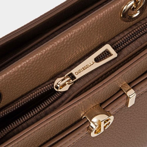 شنطة نسائية صغيرة بشريطة باللون البني