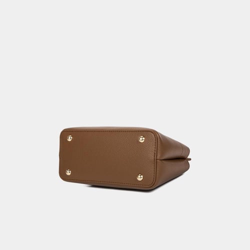 شنطة نسائية صغيرة بشريطة باللون البني