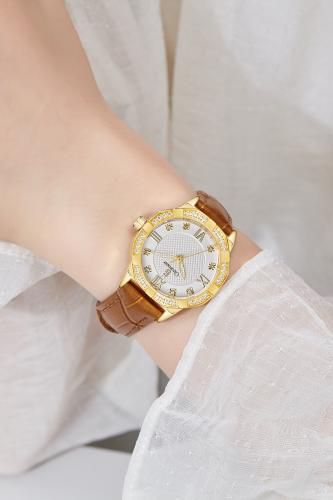 ساعة نسائية قليمير جلد بلون بيج