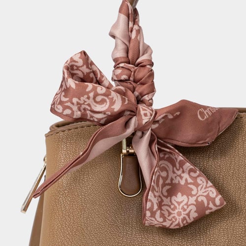 شنطة نسائية صغيرة مع فيونكة لون بني فاتح