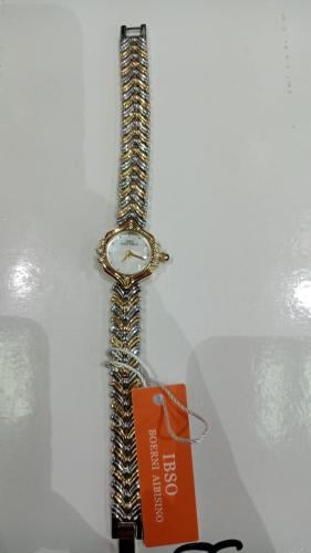 ساعة ايبسو