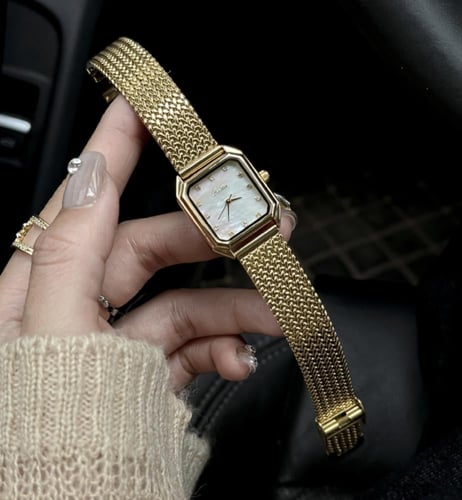 ساعة نسائية سكوت