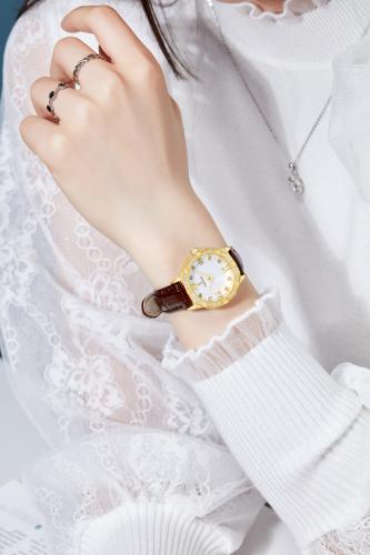 ساعة نسائية قليمير جلد بلون بني