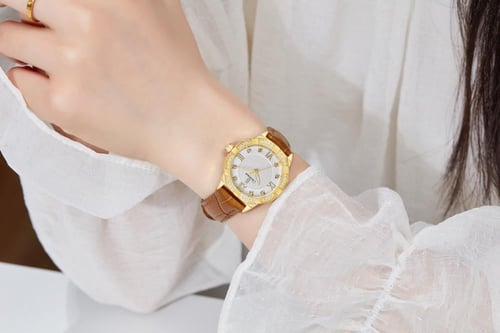 ساعة نسائية قليمير جلد بلون بيج