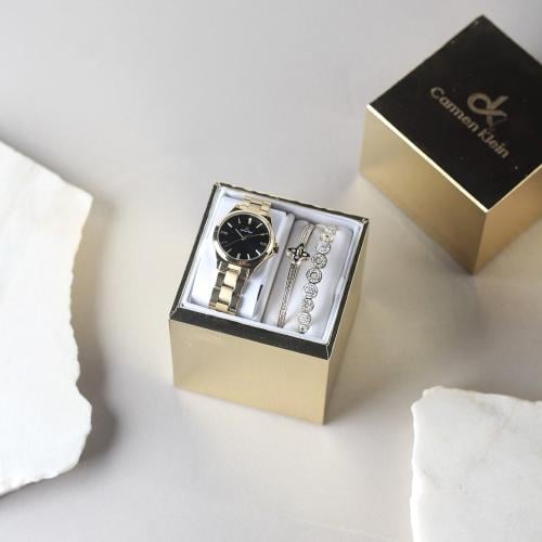 طقم نسائي بلون ذهبي