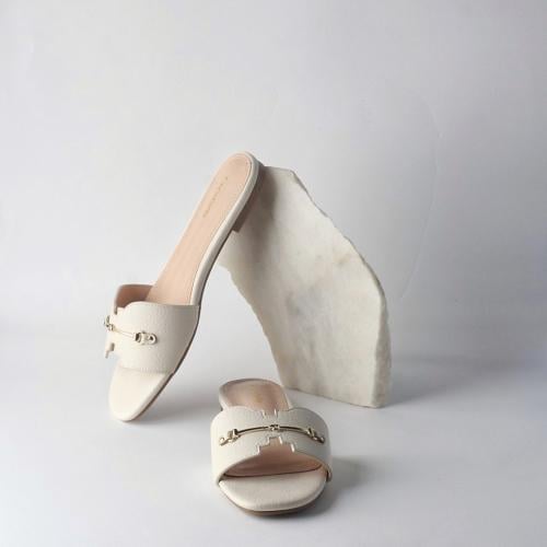 سليبير نسائي بلون ابيض