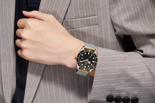 ساعة رجالية قليمير شبكي بلون فضي و ذهبي