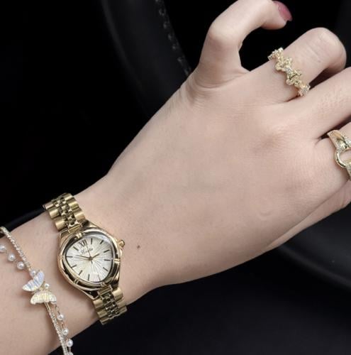 ساعة نسائية مميزة