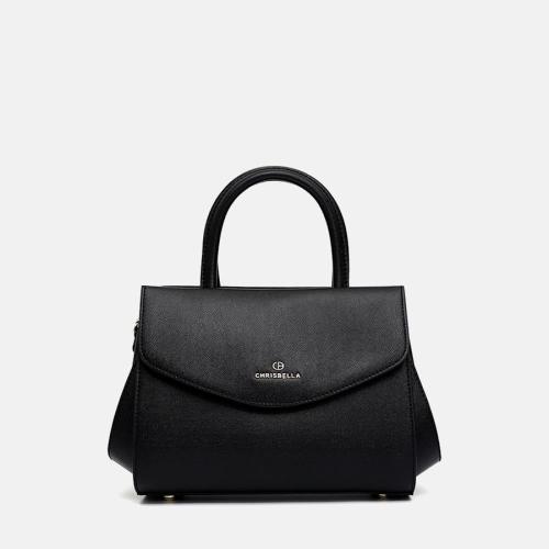 شنطة نسائية بلون اسود