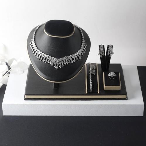 طقم اكسسوار نسائي مرصع بفصوص الزركون