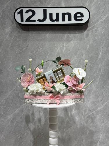 ستاند أكريلك وشوكلاتة