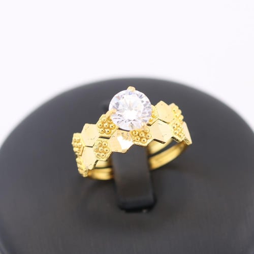 خاتم ذهب توينز هندسي مع حبات الذهب عيار 21