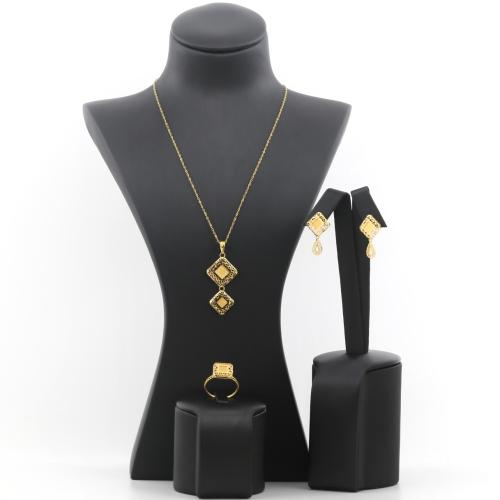 نصف طقم ذهب خالص تصميم هندسي - عيار 21