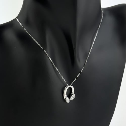 عقد ذهب ابيض تصميم الماس من تشكيلة أكسترا عيار 18