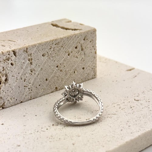 خاتم ذهب ابيض تصميم الماس من تشكيلة أكسترا - عيار1...