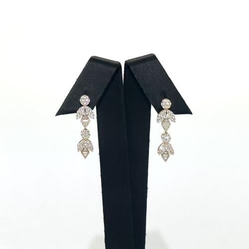 حلق ذهب زهرة اللافندر تصميم الماس - عيار 18