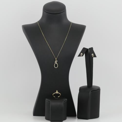 نصف طقم ذهب لمعان خالص تصميم الماس - عيار 18