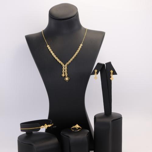 طقم ذهب هرمي مع زهرتين - عيار 21